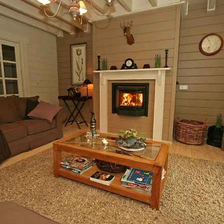 Countryside Chalet In Sur Ourthe With Sauna Balcony בקתה בומל