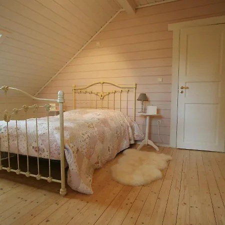 Countryside Chalet In Sur Ourthe With Sauna Balcony * Bomal